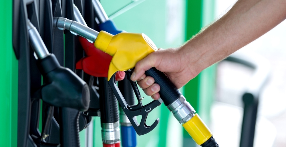 Ulen cmimet e karburanteve, 5 deri 6 leke me pak per liter